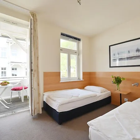 Ferienwohnung-10-in-sellin-auf-ruegen-villa-celia-6-pers-wlan-und-sauna-200-m-vom-strand-entfernt *